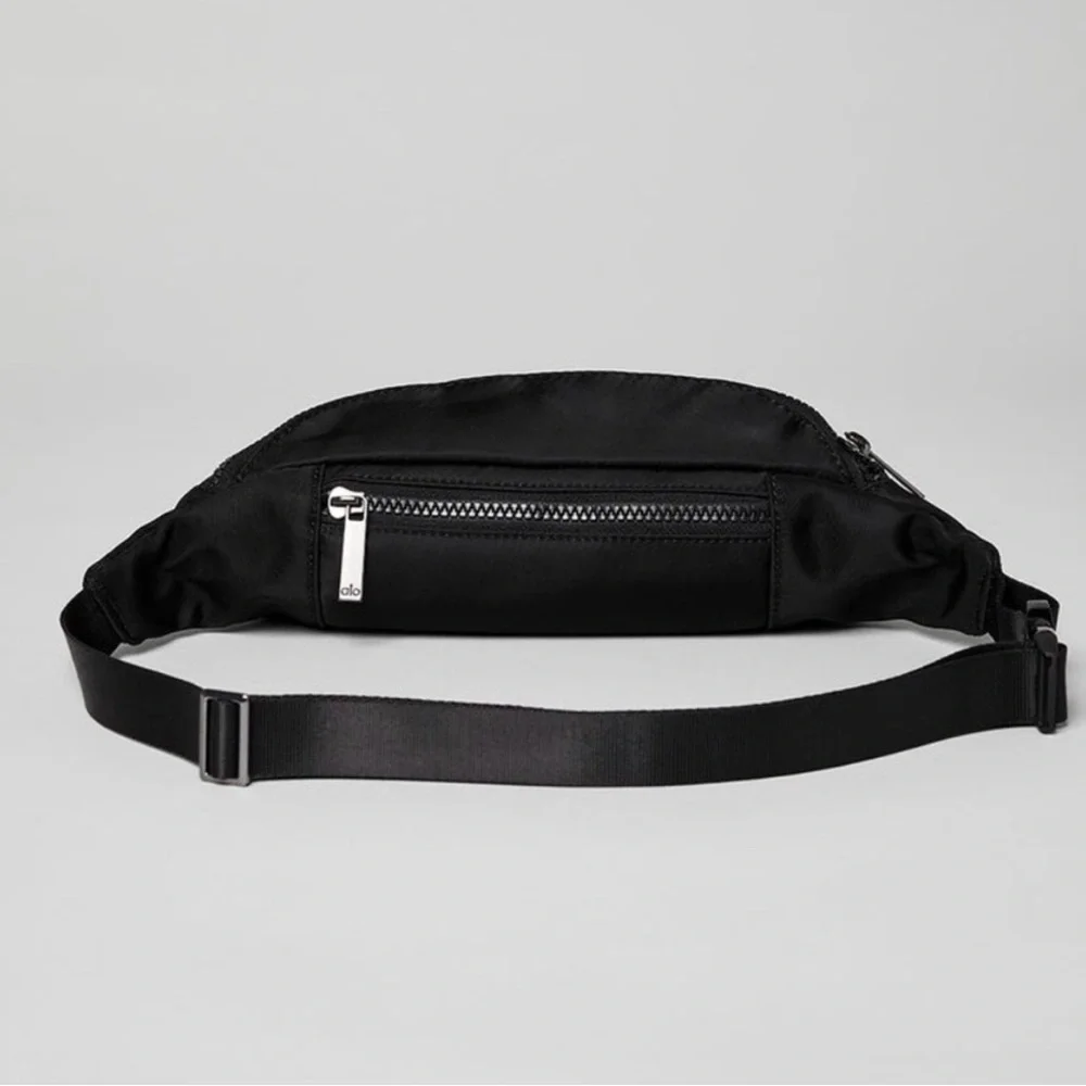ALO Yoga Black Explorer Bag - Picture 5 of 6